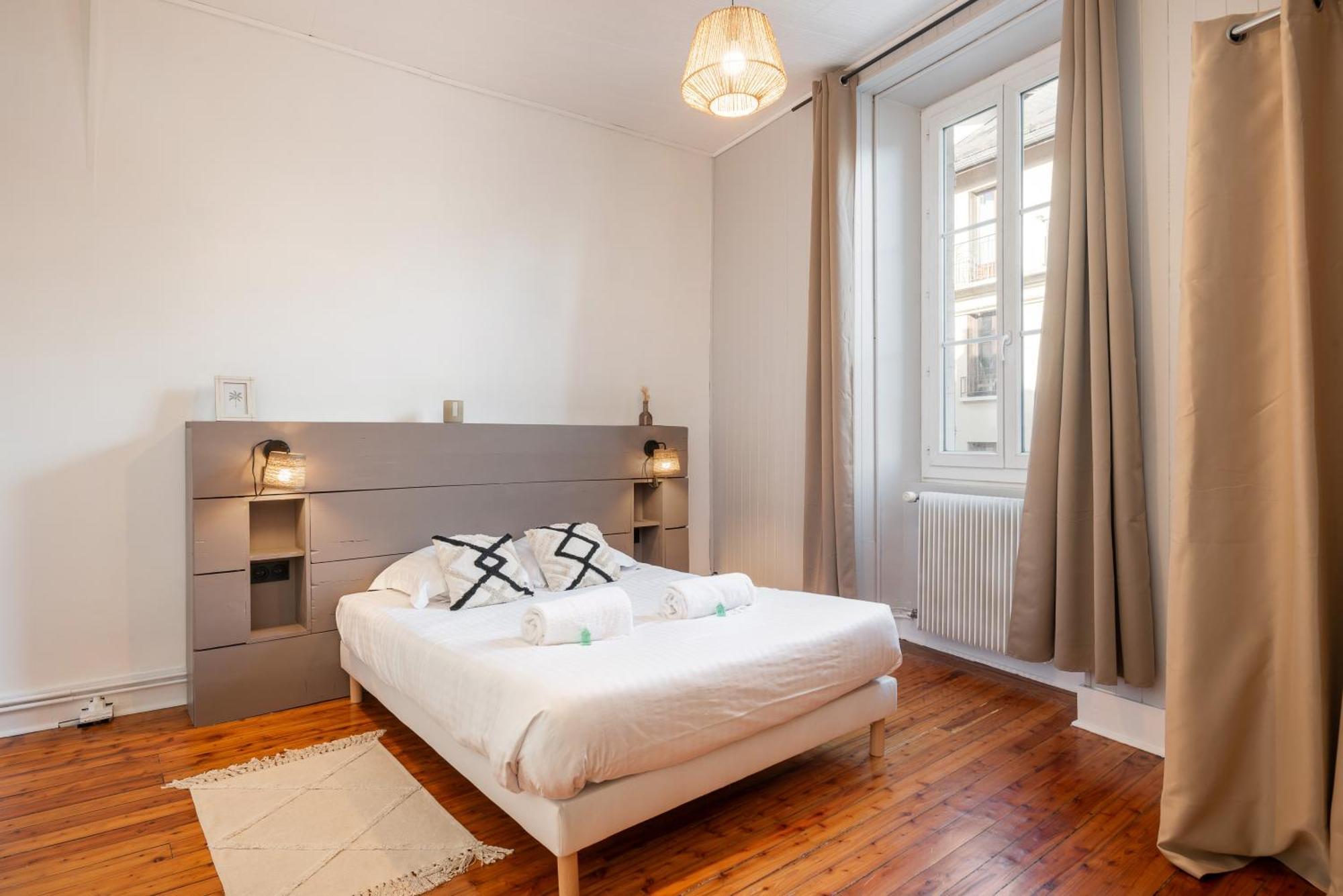 Appartement Spacieux Et Chaleureux Coeur De Ville Chambery Luaran gambar