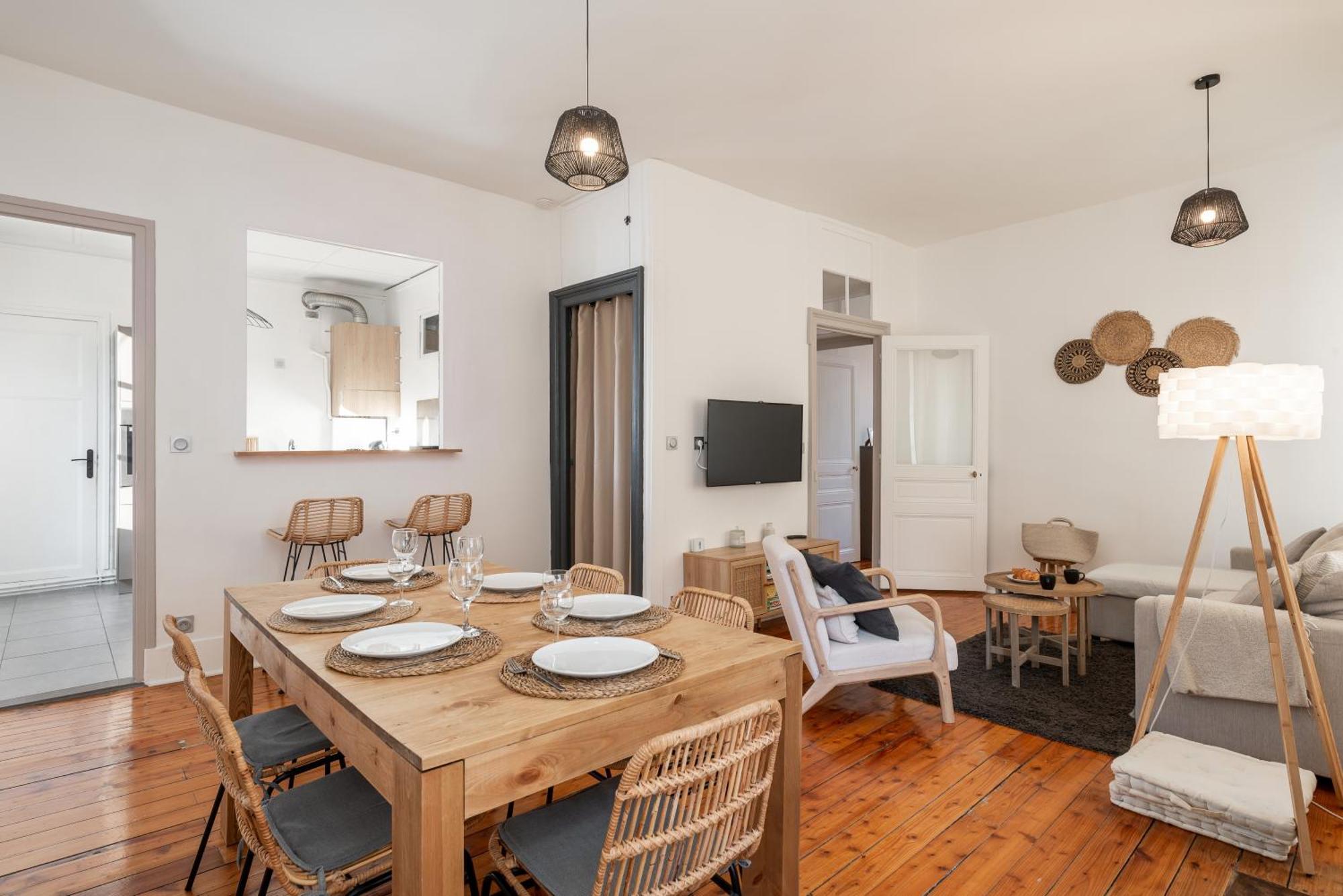 Appartement Spacieux Et Chaleureux Coeur De Ville Chambery Luaran gambar