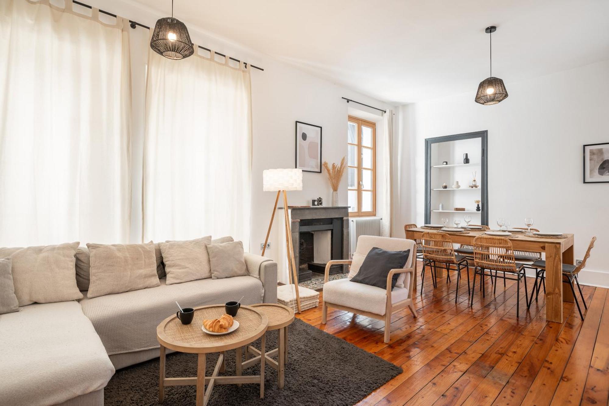 Appartement Spacieux Et Chaleureux Coeur De Ville Chambery Luaran gambar