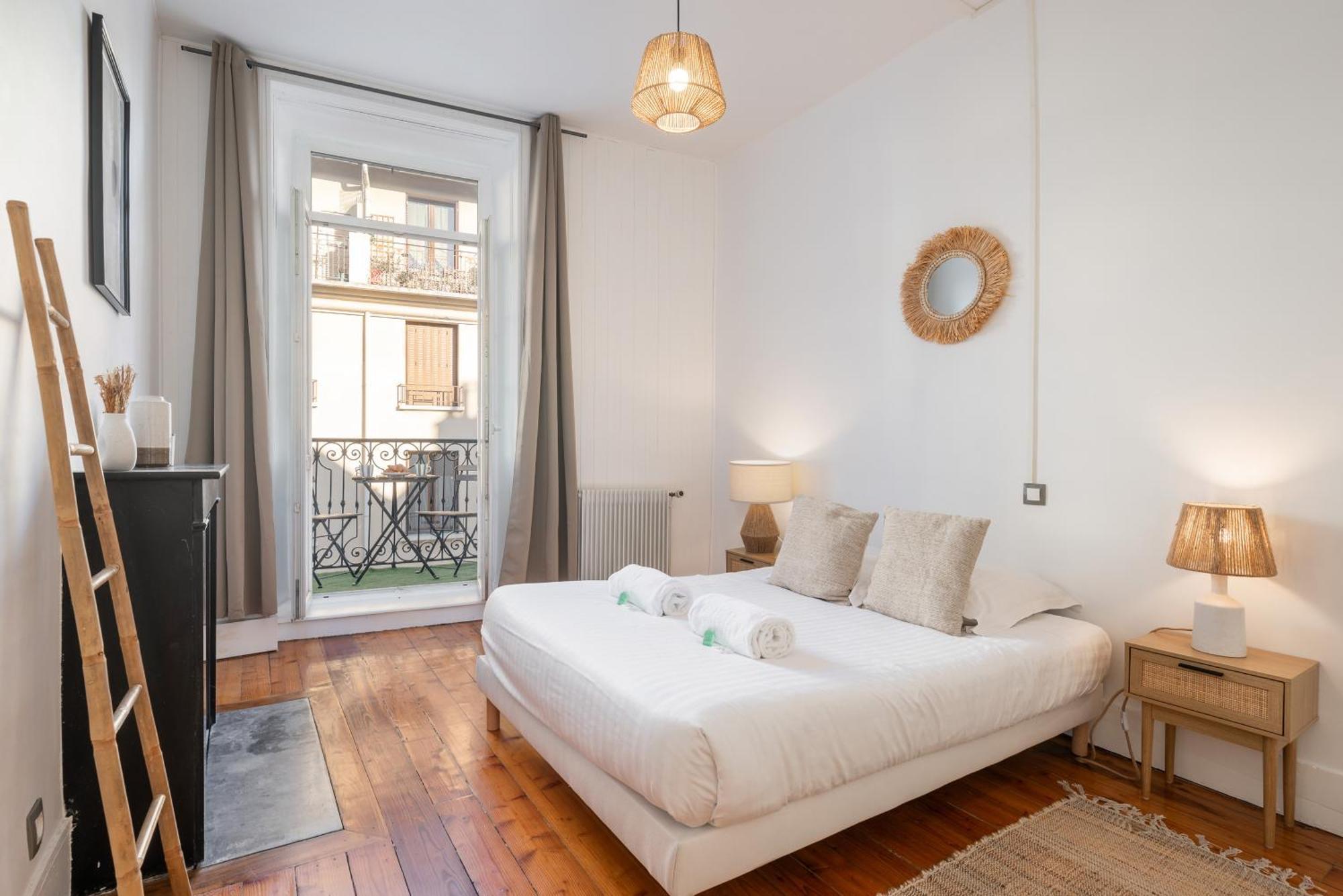 Appartement Spacieux Et Chaleureux Coeur De Ville Chambery Luaran gambar
