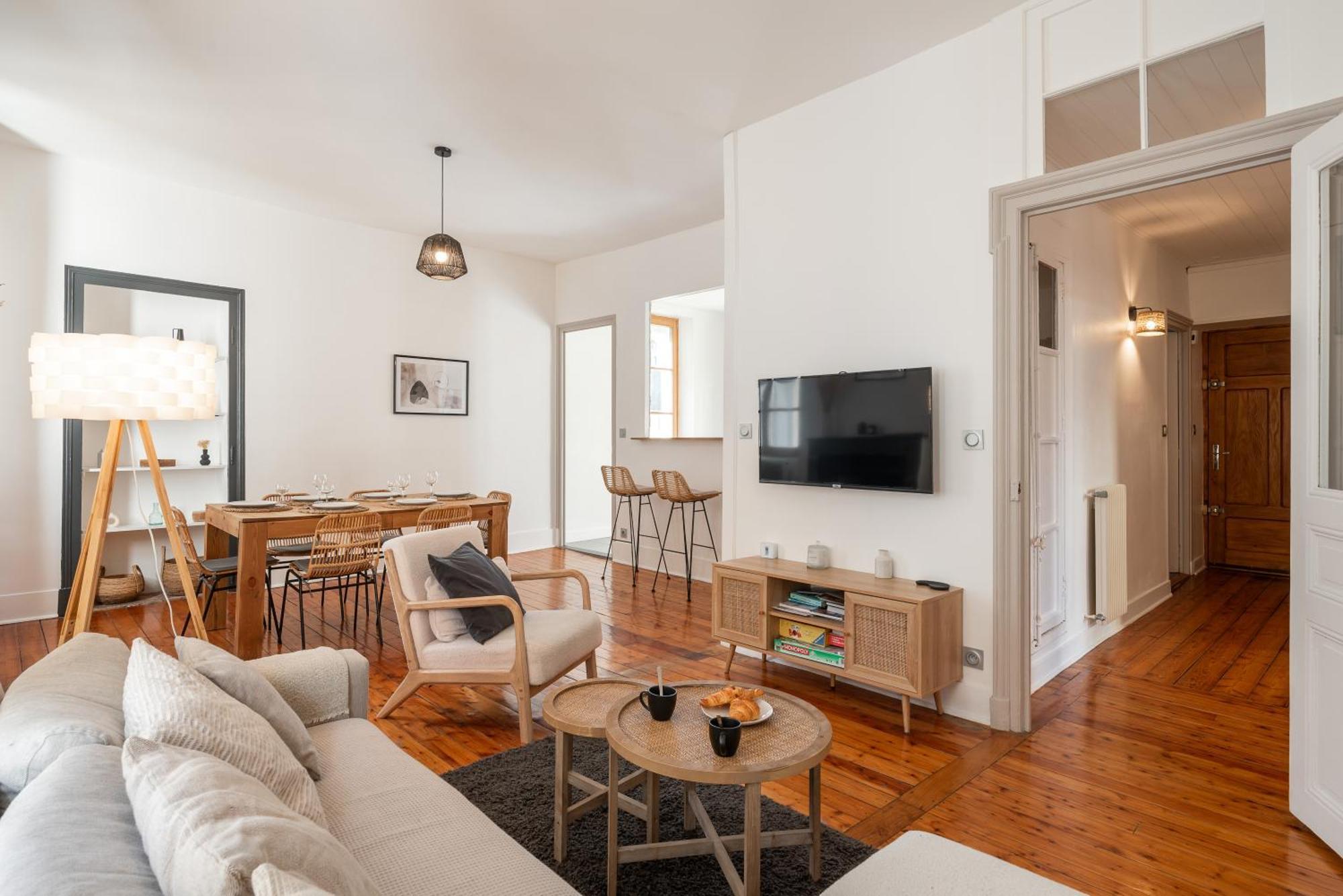Appartement Spacieux Et Chaleureux Coeur De Ville Chambery Luaran gambar