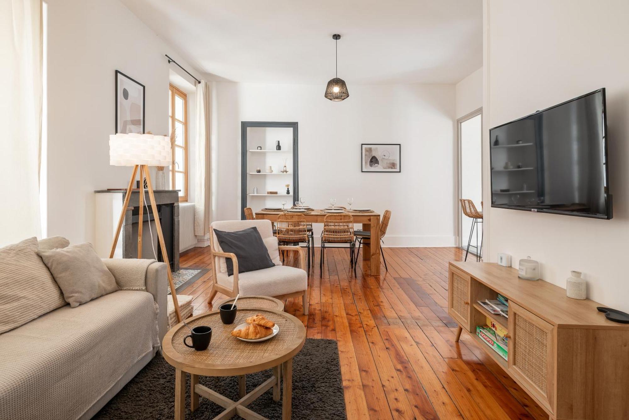 Appartement Spacieux Et Chaleureux Coeur De Ville Chambery Luaran gambar