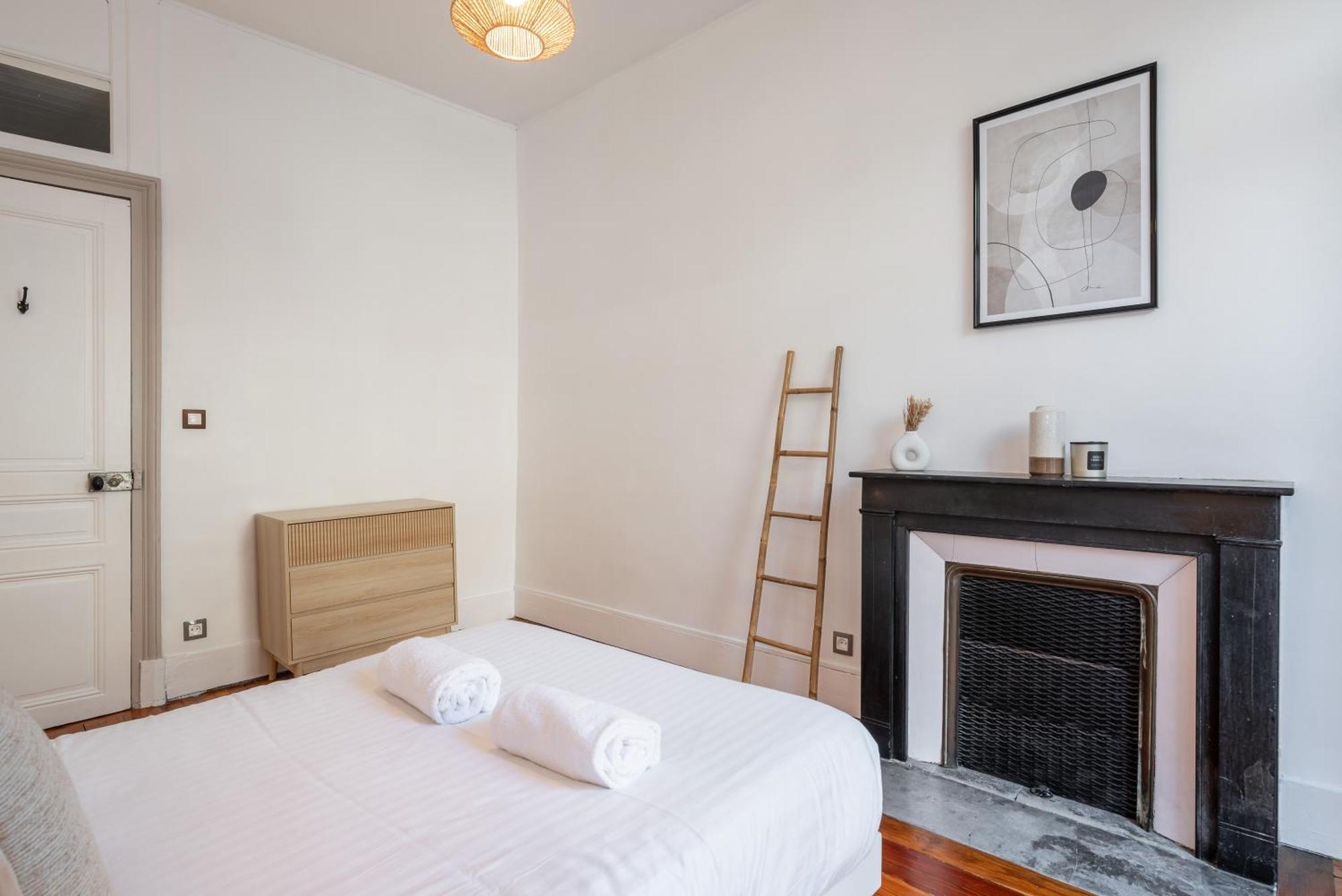 Appartement Spacieux Et Chaleureux Coeur De Ville Chambery Luaran gambar