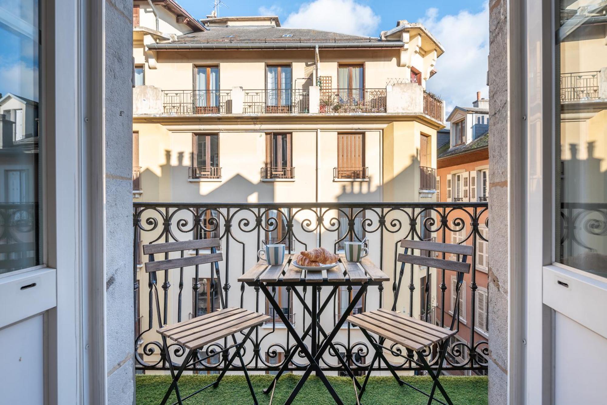 Appartement Spacieux Et Chaleureux Coeur De Ville Chambery Luaran gambar